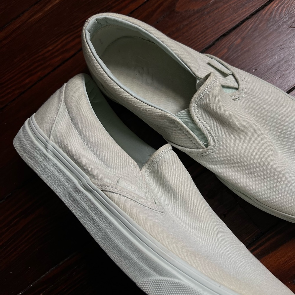 Monochrome Vans Slip-on